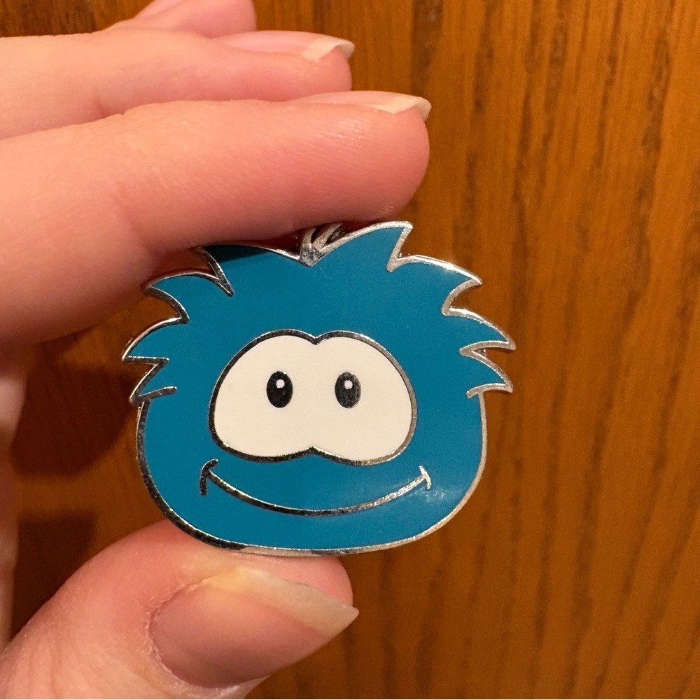 Club Pinguin Light Blue Puffle Pin Disney